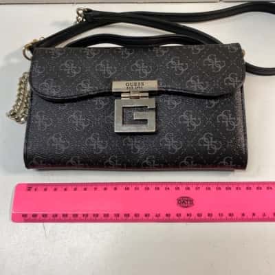 Women’s Guess purse