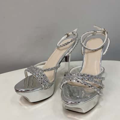 BNWOT LilyLusy Womens  Size 8 / 8.5 Heels Silver & Diamantés