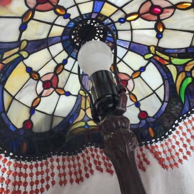 RRP:$673.50AUD Stained Glass Tiffany Handmade Lamp by Bingli International Fine Glasswear Makers in Excellent Working Condition