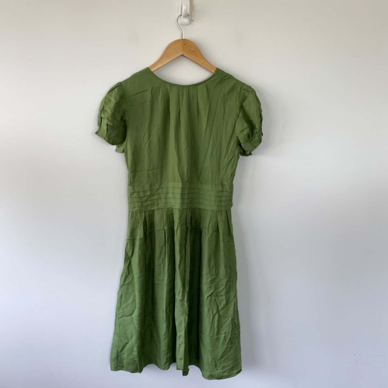 Banana Republic Green Satin Look Short Sleeve Mini Dress Size 8 / S (s)