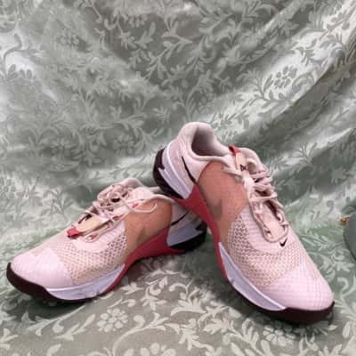 Nike Womens  Size 7 Pink  