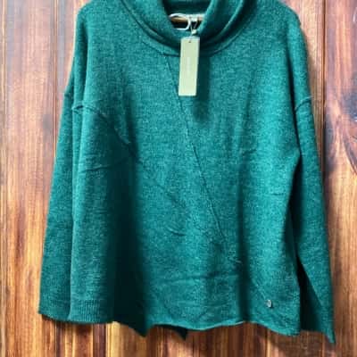 Yarra Trail   Size XL Green jumper new 