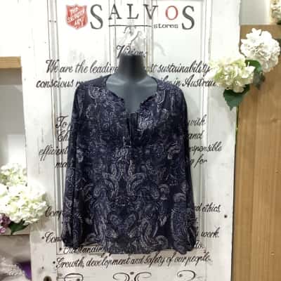 Witchery Brand! NWOT Womens  Size 10 Long Sleeve Top / V-Neck Top Black  / Pattern 