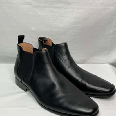 Fairly New Florsheim Mens black leather boots - size 8UK 9US