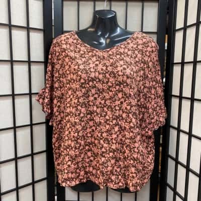 Brand new Sass Womens  Size 8 Floral Top 