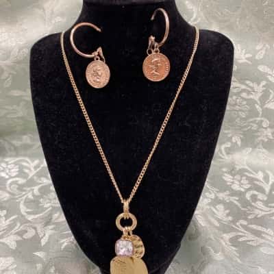  Womens Earrings / Necklace Gold-tone