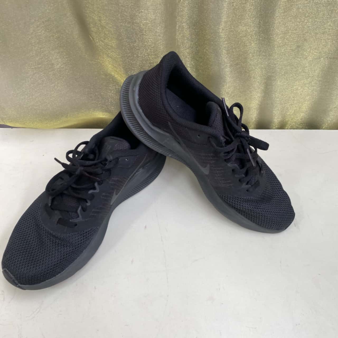 Nike black shoes size 8(s)