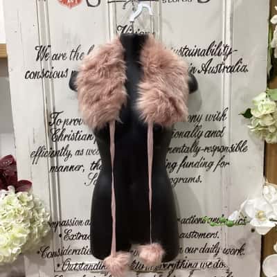 Review Brand! SHOULDER SHAWL WITH ATTACHED POM POMS! DUSTY PINK COLOUR! Womens  Size One Size Scarf Pink  