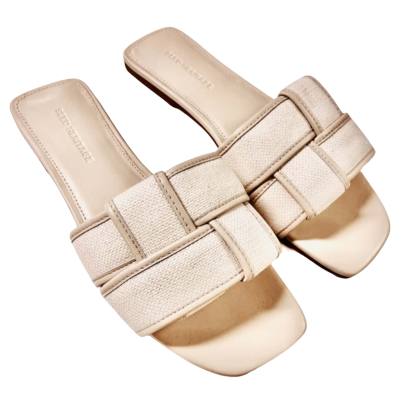 BNWT Seed Heritage Women’s Size 38 Off-White Flats 