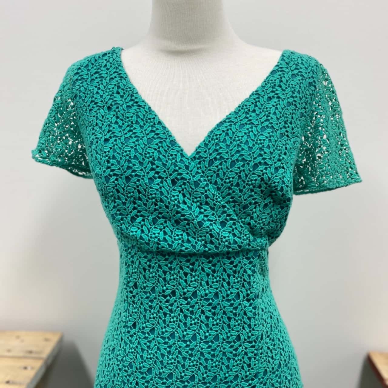 NEW WITH TAGS THIS STUNNING JADE GREEN DRESS BY MAIOCCHI was 375 you