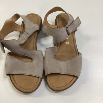 Gabor Womens  Size 6.5 Beige sandal