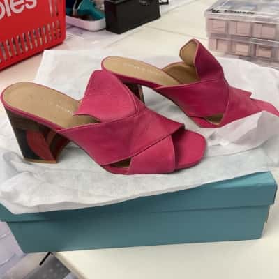 Django & Juliette  Womens  Size 38 Heels Pink  