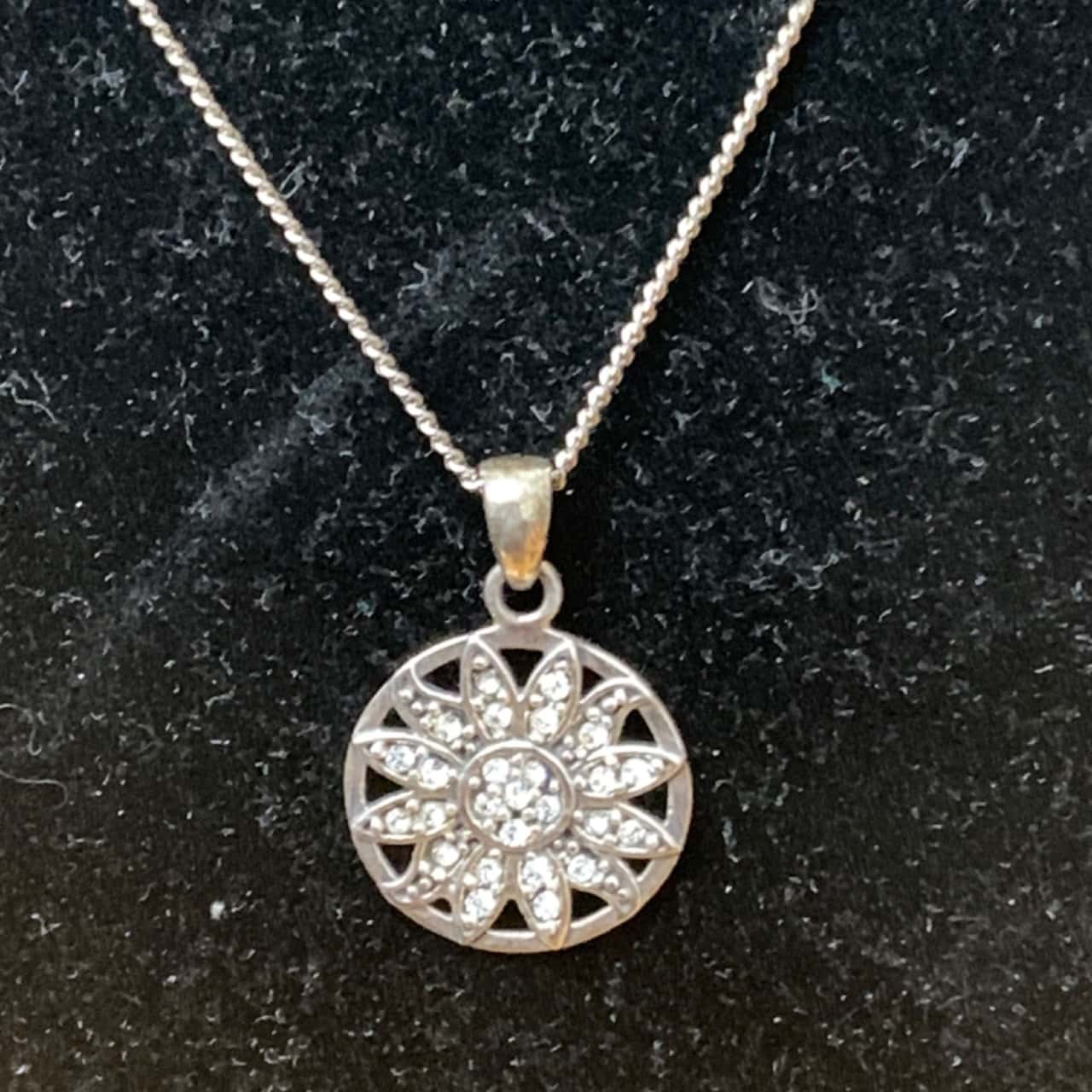Womens Sunflower Necklaces / Pendant Silver