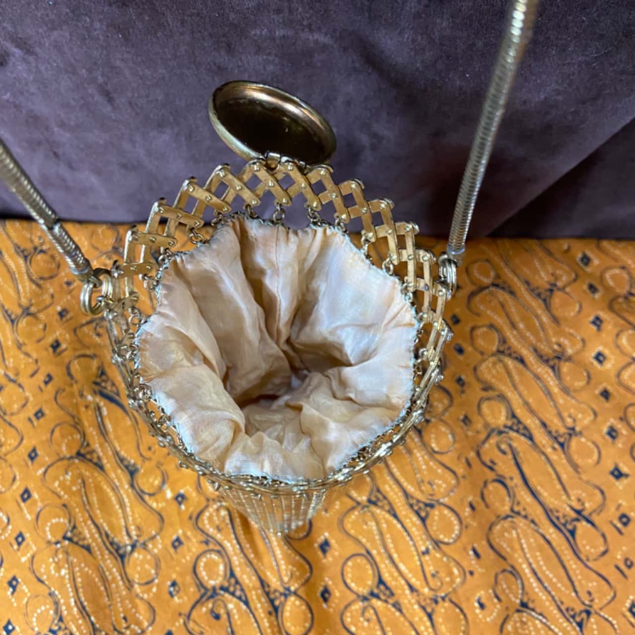 Vintage Gold Glomesh Expanding Top Coin Purse (s)