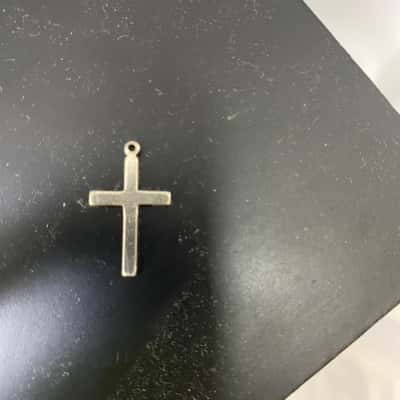  Women’s Silver Cross Pendant 