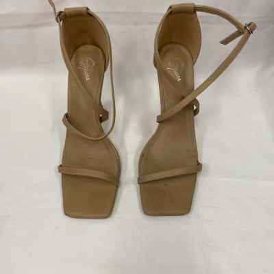  Womens  Size 10 Spurr Heels