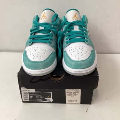 New Nike Air Jordons EUR 42, US 8.5, UK 7.5 Sneakers Green / White 