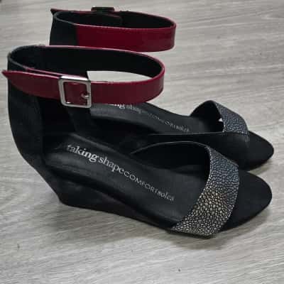 Taking Shape Womens  Size 41 Sandals / Wedges Black  / Red / Silver 