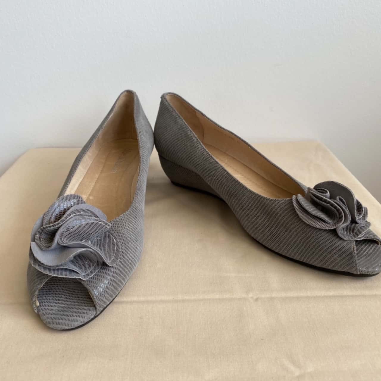 Blue Illusion Grey Leather Wedge Size 9(s)