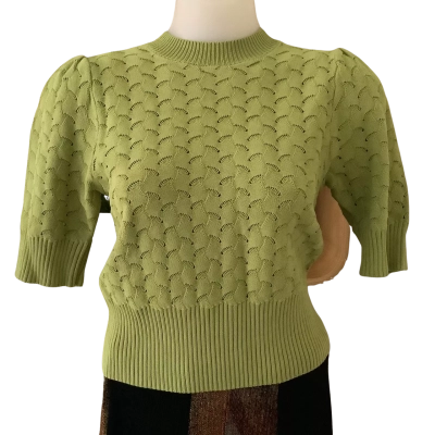 Cue.   Short Sleeve Green Knit Top.     Size M 