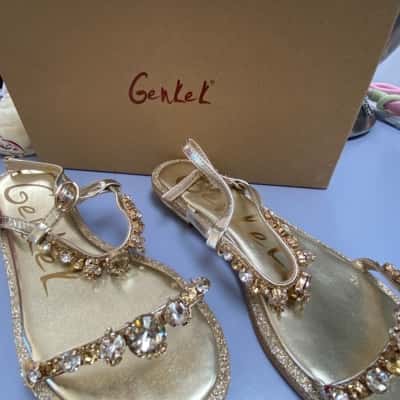  Genkek  Size 35 Flats Gold 