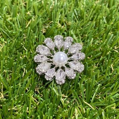  Womens Silver Tone Diamanté and Faux Pearl Brooch