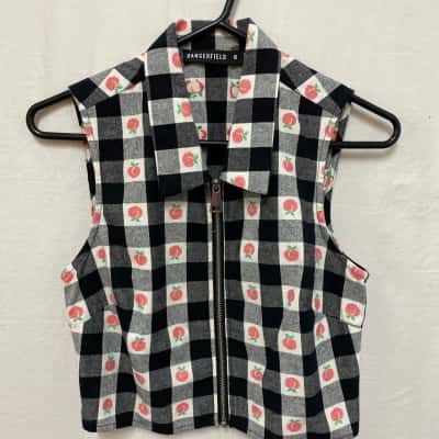  Women’s Black and White Pattern Vest