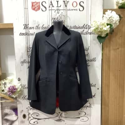 STORAGE ROOM CLEARANCE!! RARE FIND!! VINTAGE EQUESTRIAN JACKET! CHEVALIER BRAND! MADE IN NEW ZEALAND! Womens  Size 12 / 34 Performance Jacket Black  