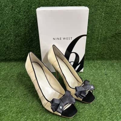 Nine West Gohana Natural Heels With Black Bows Size 7.5 