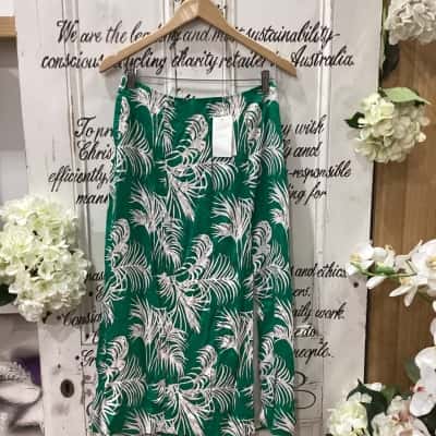 KOOKAI BRAND! Womens  Size 40 A-Line Skirt / Maxi Skirt Green / Pattern / White! BNWT! BEAUTIFUL MAXI SKIRT WITH SLIT! ZIP CLOSURE AT THE BACK! GREAT FOR DAY OR NIGHT WEAR!