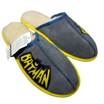 Unisex  Size 0 Batman Slippers Women’s size12 Men’s size 11