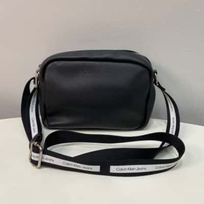 Calvin Klein Jeans Womens Cross Body Bag Black  