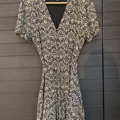 Forever New Womens  Size 14 Short (15) Sleeve Dress  Black  / Cream 