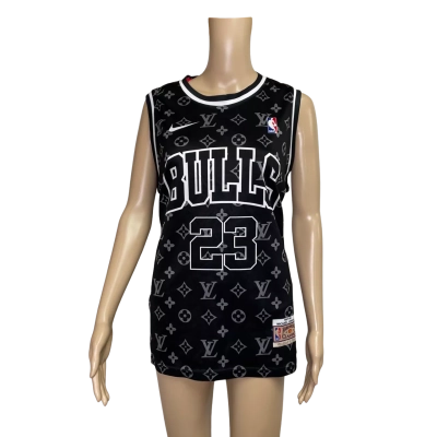  Chicago Mens  Size L Pattern jersey. 