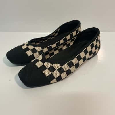 VIVAIA - Square Toe V-cut Flats - Black (37.5)