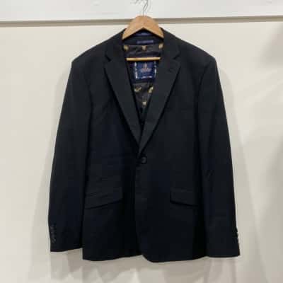 House of Cavani Mens  Size 36R.  Black  