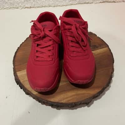 Skechers Air-Cooled (Los Angeles) Size 7 Red