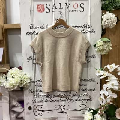 MOS THE LABEL BRAND!  Womens  Size L Beige knit vest! STUNNING KNIT VEST WITH RIBBED HEM AND SLEEVE! GREAT FOR ELEVATING ANY OUTFIT! HEAVYWEIGHT FOR THOSE COLDER DAYS OR PERFECT FOR SPRING! 