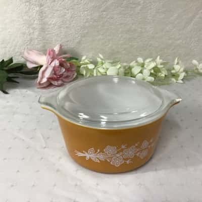 Vintage Pyrex Mustard / White Floral Pattern Small Casserole Dish with Glass Lid