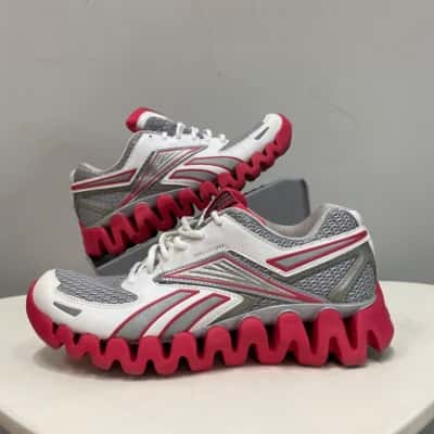BNWOT Reebok Womens  Smooth fit ZigTech Running Size 7 Sneakers / Trainers Grey / Pink  / White 