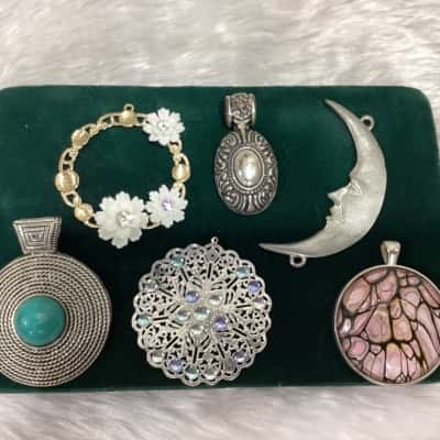  Womens Pendants x 6 in Multicolours