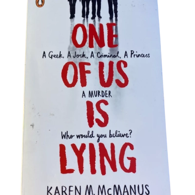 One of Us Is Lying Karen M. McManus Paperback 
