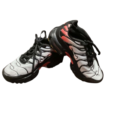Nike Kids  Size 11 Shoes Black  / Red / White 