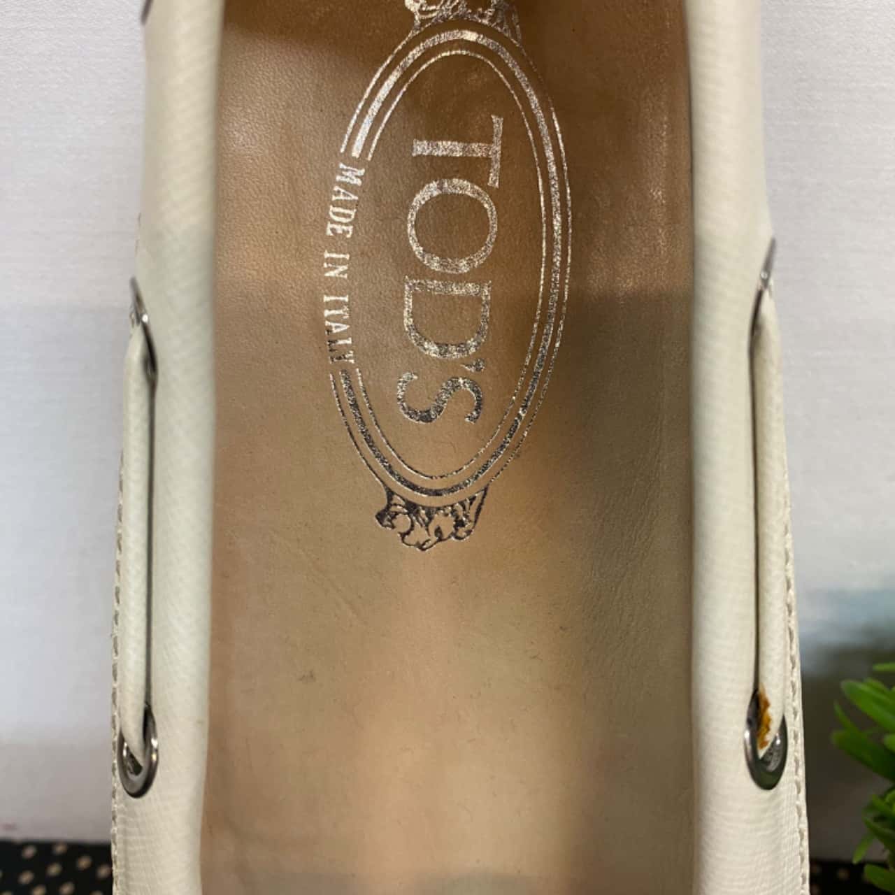 TODS Cream Leather Loafer, Made in Italy, Size 37.5(s)