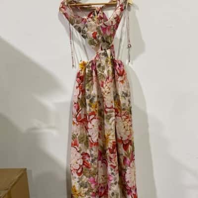 Sheike Halter Low Back-Dress  Womens  Size 8 Floral 