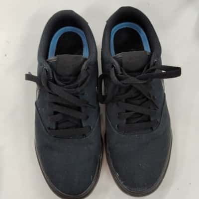 Nike Unisex Size 7 Black Sneakers 