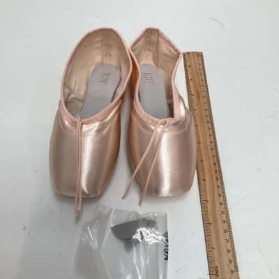 New BLOCH Womens  Size 4.5 Pink  ballet slippers 