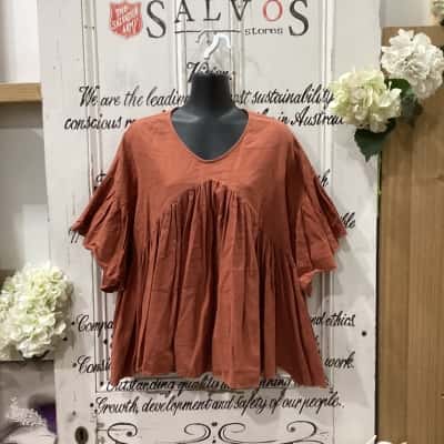 IMONNI MELBOURNE BRAND! LINEN BLEND RUFFLE SLEEVED CONTEMPORARY SHIRT! DESIGNED IN AUSTRALIA! Womens  Size 8 Short Sleeve Top Burnt Orange 