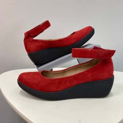 Taking Shape Womens  Size 9 / 9.5 Suede Leather Wedges Red 