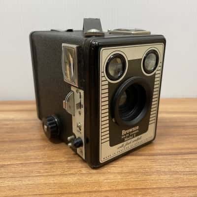 Brownie Six-20 Camera Model E With Flash Contacts, UNTESTED, PARTS OR REPAIR
